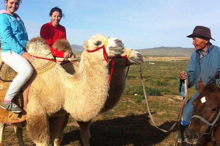 Oulan-Bator : excursion d'une journée dans le semi-désert de Gobi et balade à dos de chameau ou à cheval