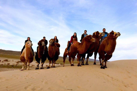 Ulaanbaatar: viagem de 1 dia pelo deserto de Semi-Gobi e passeio de cameloUlaanbaatar: viagem de um dia ao deserto de Semi-Gobi e camelo ou passeio a cavalo