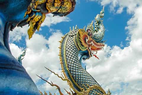 From Chiang Mai: Chiang Rai Famous Temples Small Group Tour