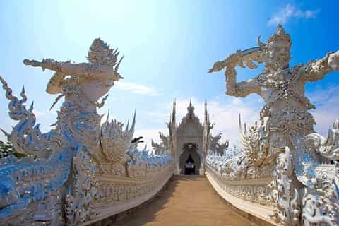 From Chiang Mai: Chiang Rai Famous Temples Small Group Tour