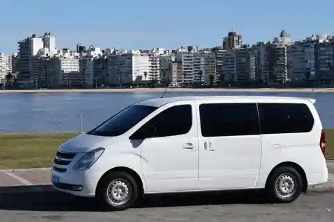 Montevideo: Partilha o traslado de ida e volta do aeroporto MVD