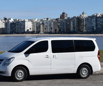 Montevideo: Shared 1-Way or Round Trip MVD Airport Transfer