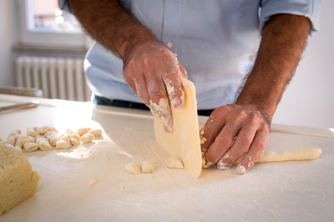 Sorrento: clase privada de preparación de pasta en la casa de un local