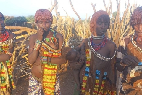 "Descubriendo el Valle del Omo de Etiopía: Recorridos culturales de 5 días