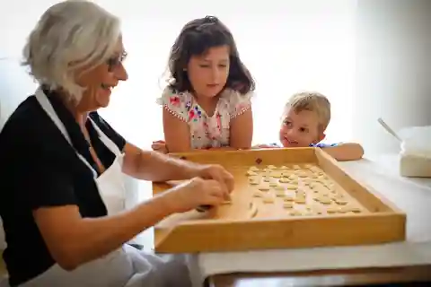 Bari: Private Pasta-Making Class at a Local's Home