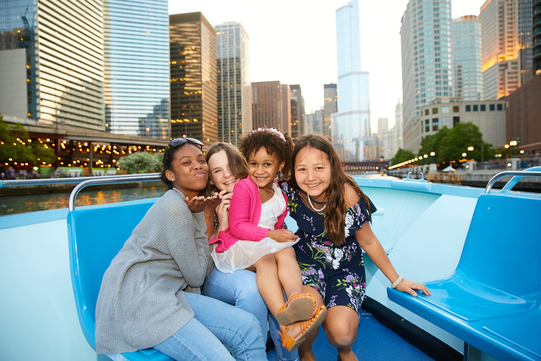 Chicago: Narrated Sightseeing River and Lake Cruise Priority Boarding