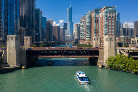 Chicago: Narrated Sightseeing River and Lake Cruise Priority Boarding