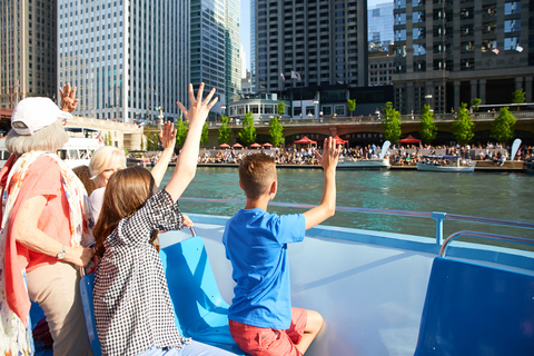 Chicago: Narrated Sightseeing River and Lake Cruise Priority Boarding