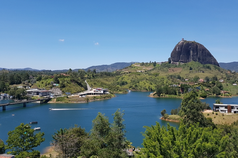 Z Medellín: prywatna wycieczka do skały El Peñón i miasta Guatapé
