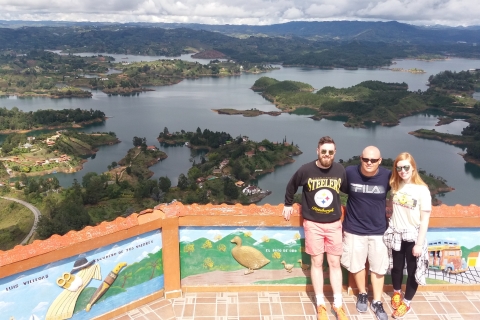 Depuis Medellín : visite privée du rocher El Peñón et de la ville de Guatapé
