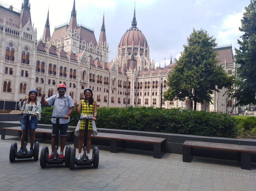 Budapest: Tour in Segway del quartiere del castello con guida dal vivo