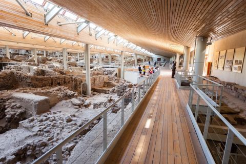 Viaje en autobús arqueológico a las excavaciones de Akrotiri y Playa Roja