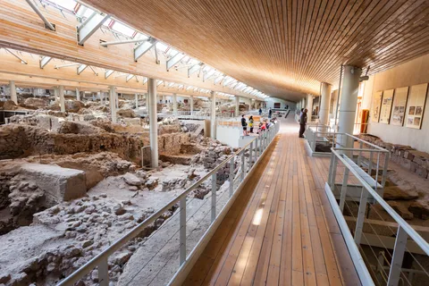 Tour archeologico in autobus per gli scavi di Akrotiri e la spiaggia rossa