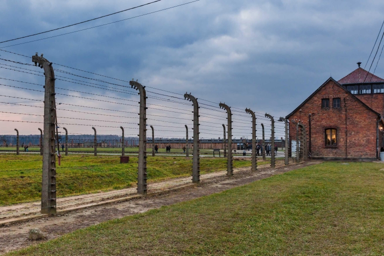 Auschwitz & Wieliczka Salzbergwerk Ganztagestour ab Warschau17 Stunden: Auschwitz-Birkenau & Salzbergwerk Wieliczka