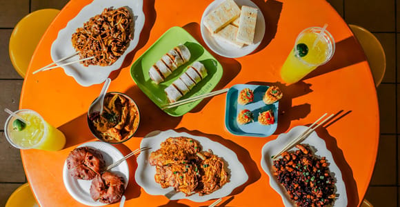 Singapore Stories Food Tour with 12+ Tastings