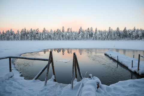 Rovaniemi: Arctic Ice Floating Experience