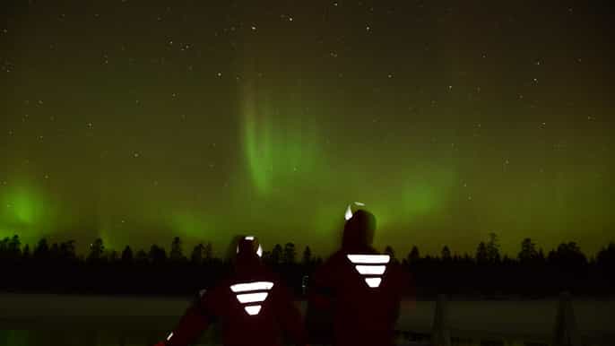 de rovaniemi glace flottant sous aurora borealis