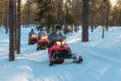 Laponia: 5-godzinna przygoda na skuterach śnieżnych i połowach na lodzie5-godzinna przygoda na skuterze śnieżnym i wędkowanie pod lodem – sezon zimowy