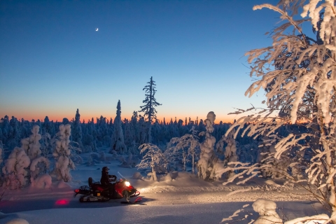 Rovaniemi: Snowmobile Safari & Campfire Evening EscapeWiosna: Snowmobile Safari & Campfire Evening Escape