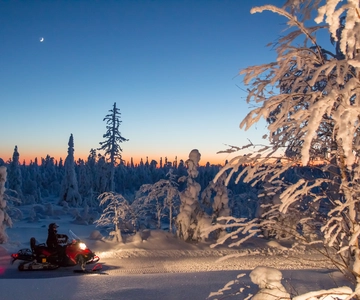 Rovaniemi: Snescootersafari og aftenflugt ved lejrbål
