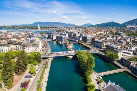 Geneva: Open-Top Bus Sightseeing Tour