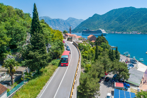Kotor: tour turístico en autobús con paradas libres y tour a pieKotor: autobús turístico con paradas libres y recorrido a pie