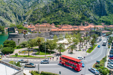 Kotor: tour turístico en autobús con paradas libres y tour a pieKotor: autobús turístico con paradas libres y recorrido a pie