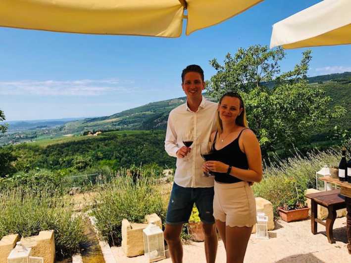 Verona: Vīna dārzu un vīna darītavu tūre ar vīna degustāciju