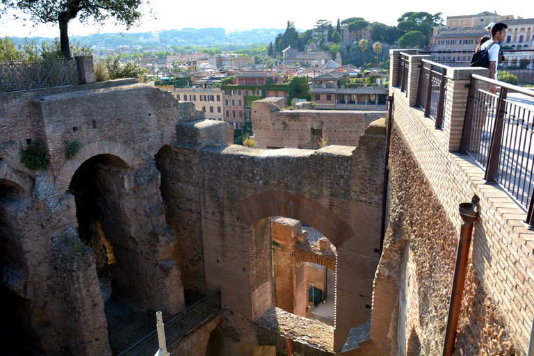 Roma: tour en grupo pequeño del Coliseo y la antigua Roma en ruso