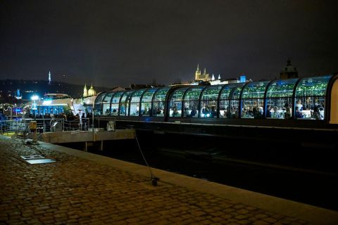 Praga: Crucero de Nochevieja de 4,5 horas con una banda de jazz en directo