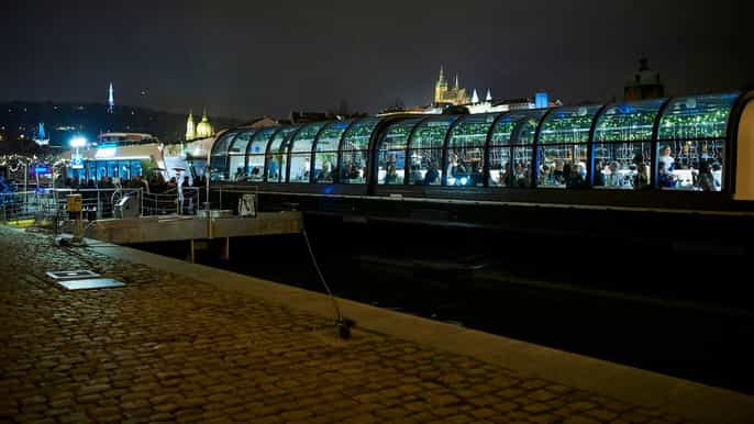 prague 4.5hour new years eve cruise with a live jazz band
