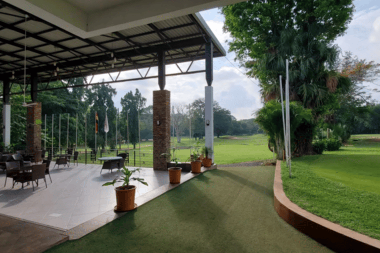 Accra: lezione di golf con cena opzionale e trasferimentiSessione di golf