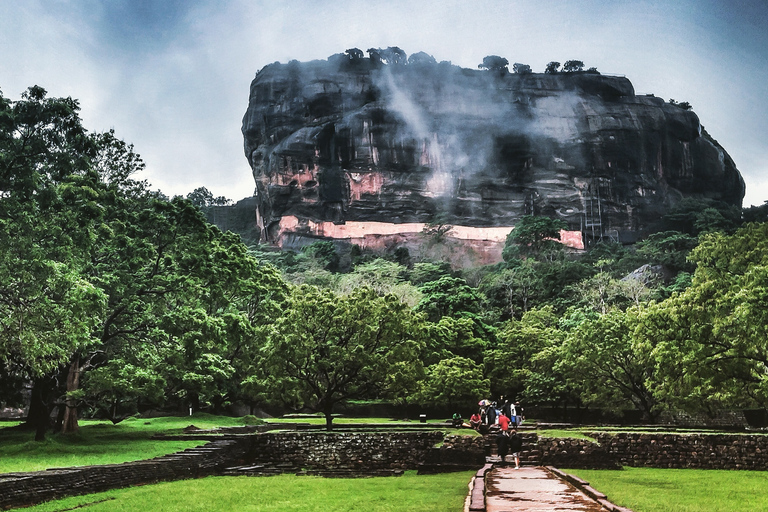 Von Kandy aus: Sigiriya und Dambulla Tagesausflug