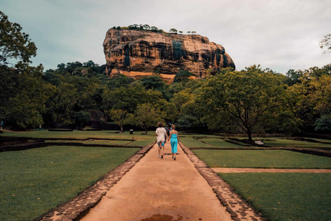 Vanuit Kandy: Dagtrip Sigiriya en DambullaVan Kandy: dagtrip naar Sigiriya en Dambulla