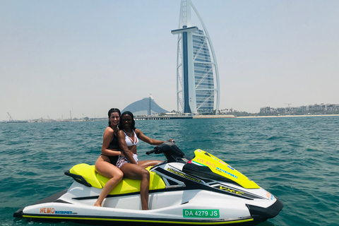 Dubai: Noleggio di moto d&#039;acqua al Burj Al Arab con gelato e foto