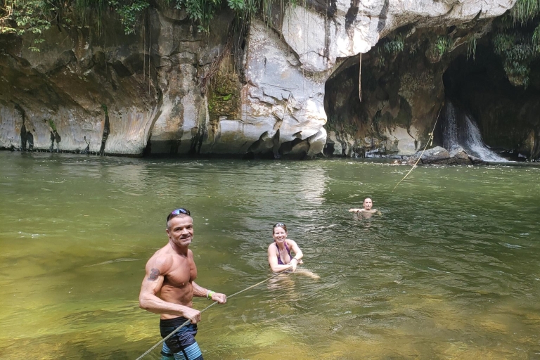 Ab Medellín: Private Dschungel-Bootsfahrt am Rio Claro