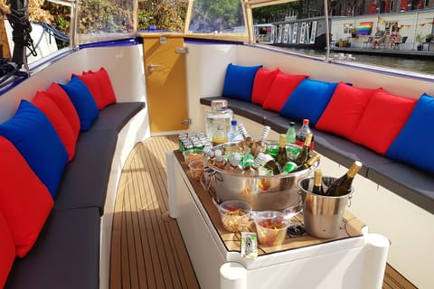 Amsterdam: Canal Booze Cruise with Unlimited Drinks Option