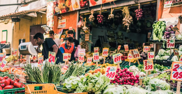 Taormina: Market, Cooking Class & Meal at a Local&#39;s Home