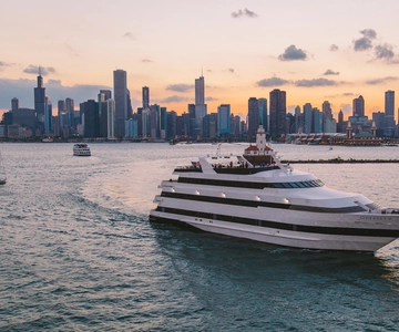 Chicago: Lake Michigan Lunch or Dinner Cruise