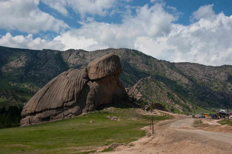 Mongolie: excursion d'une journée à Gengis Khan avec le parc national de TereljVisite et nuitée dans une maison nomade traditionnelle