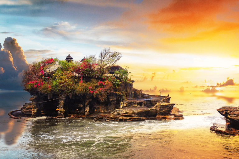 Tanah Lot : visite guidée du temple au coucher de soleilVisite en petit groupe avec frais d'entrée