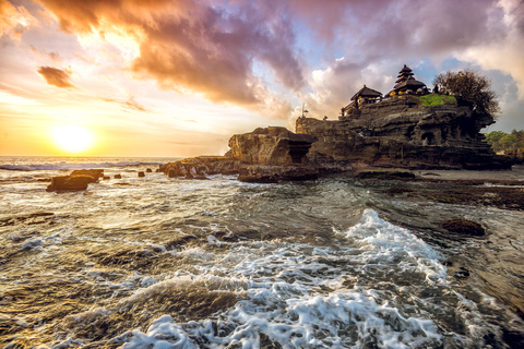 Tanah Lot : visite guidée du temple au coucher de soleilVisite en petit groupe avec frais d'entrée