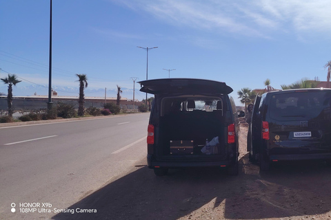 خدمة نقل خاصة من وإلى المطار: مطار مراكش ⇆ فنادق/رياضخدمة النقل من المطار وإلي المطار في مراكش ⇆ ال