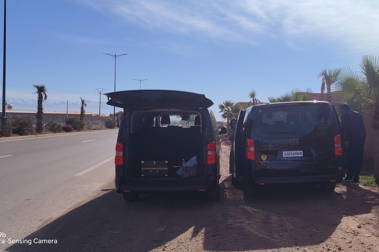 خدمة نقل خاصة من وإلى المطار: مطار مراكش ⇆ فنادق/رياضخدمة النقل من المطار وإلي المطار في مراكش ⇆ ال