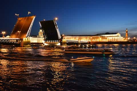 St Petersburg Bridges: Opening at Night Boat Tour