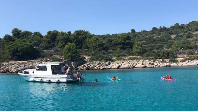 de trogir excursão particular à lagoa azul com barco tradicional