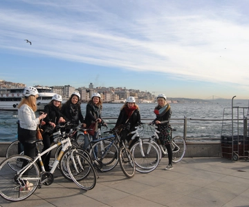 Istanbul: Eurasia Bike & Boat Half-Day Tour