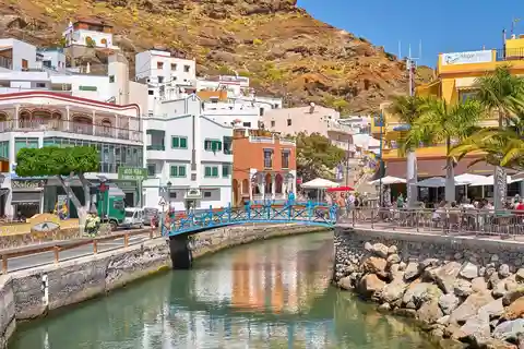 Guided walking tour of Puerto de Mogán