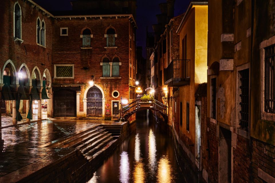 Venice: Private Gondola Ride by Night 