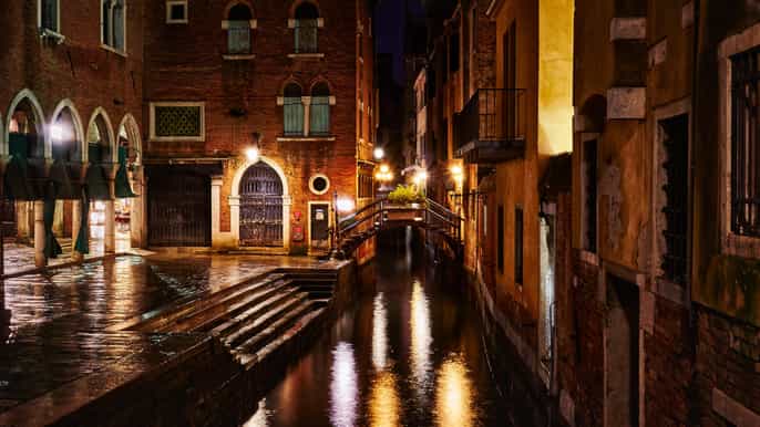 venice private gondola ride by night